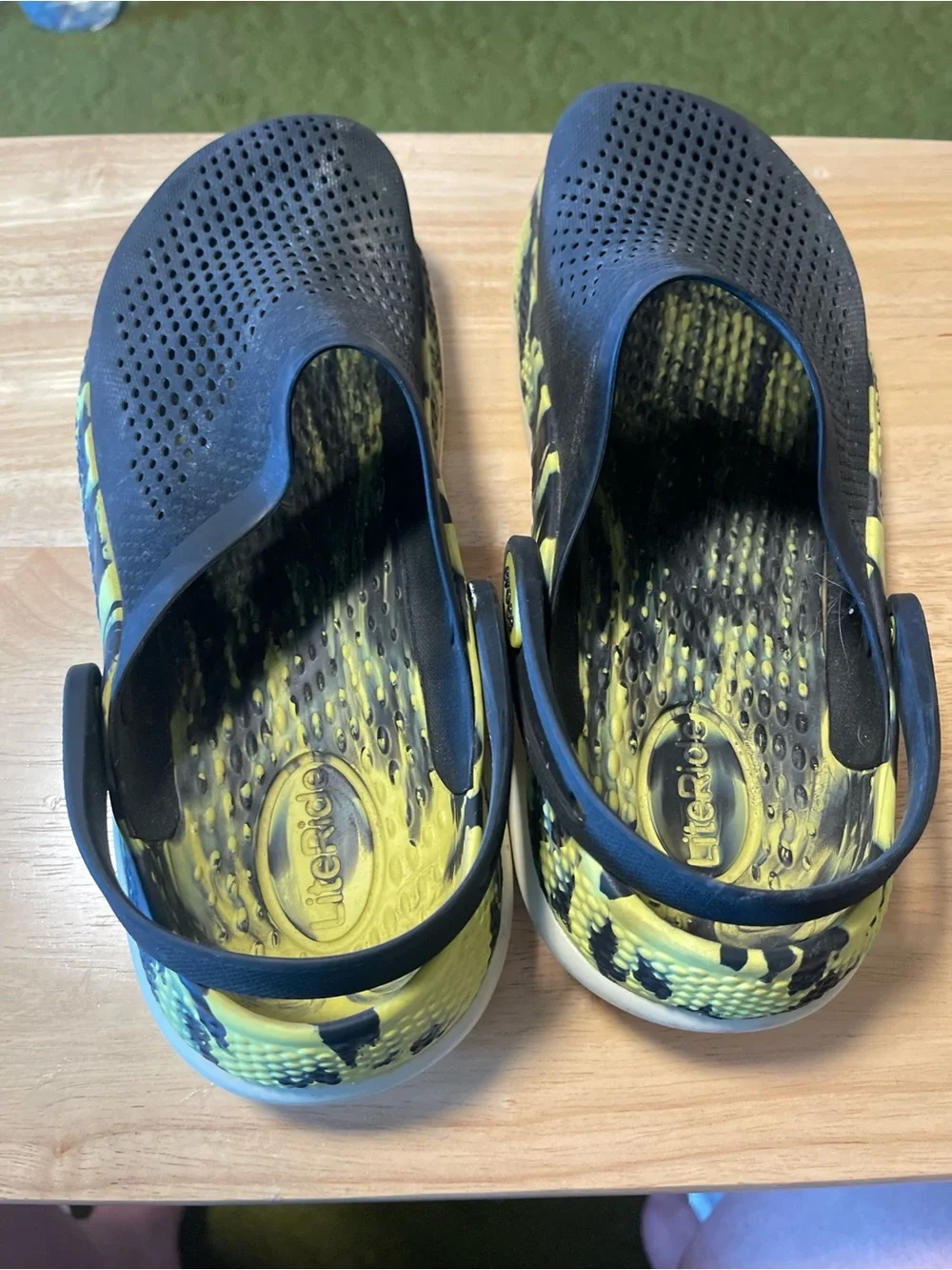 Crocs LiteRide 360 Black Mesh Yellow Marbled Clogs Unisex Size Men 11